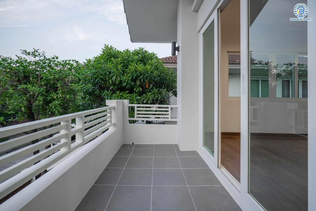 บ้านมือสองตกแต่งใหม่ โครงการ คาซ่าแกรนด์ รัตนาธิเบศร์-ราชพฤกษ์ บ้านเดี่ยวจากแบรนด์ Q.House เนื้อที่ 70 ตร.ว. ฟังก์ชัน 3 ห้องนอน 4 ห้องน้ำ 1 ห้องแม่บ้าน จอดรถได้ถึง 2 คัน พร้อม Facilities ครบครัน บนทำเลเดินทางสะดวก ติดถนนราชพฤกษ์ ใกล้เซ็นทรัลเวสต์เกต และรถไฟฟ้าสายสีม่วง "สถานีบางรักใหญ่"